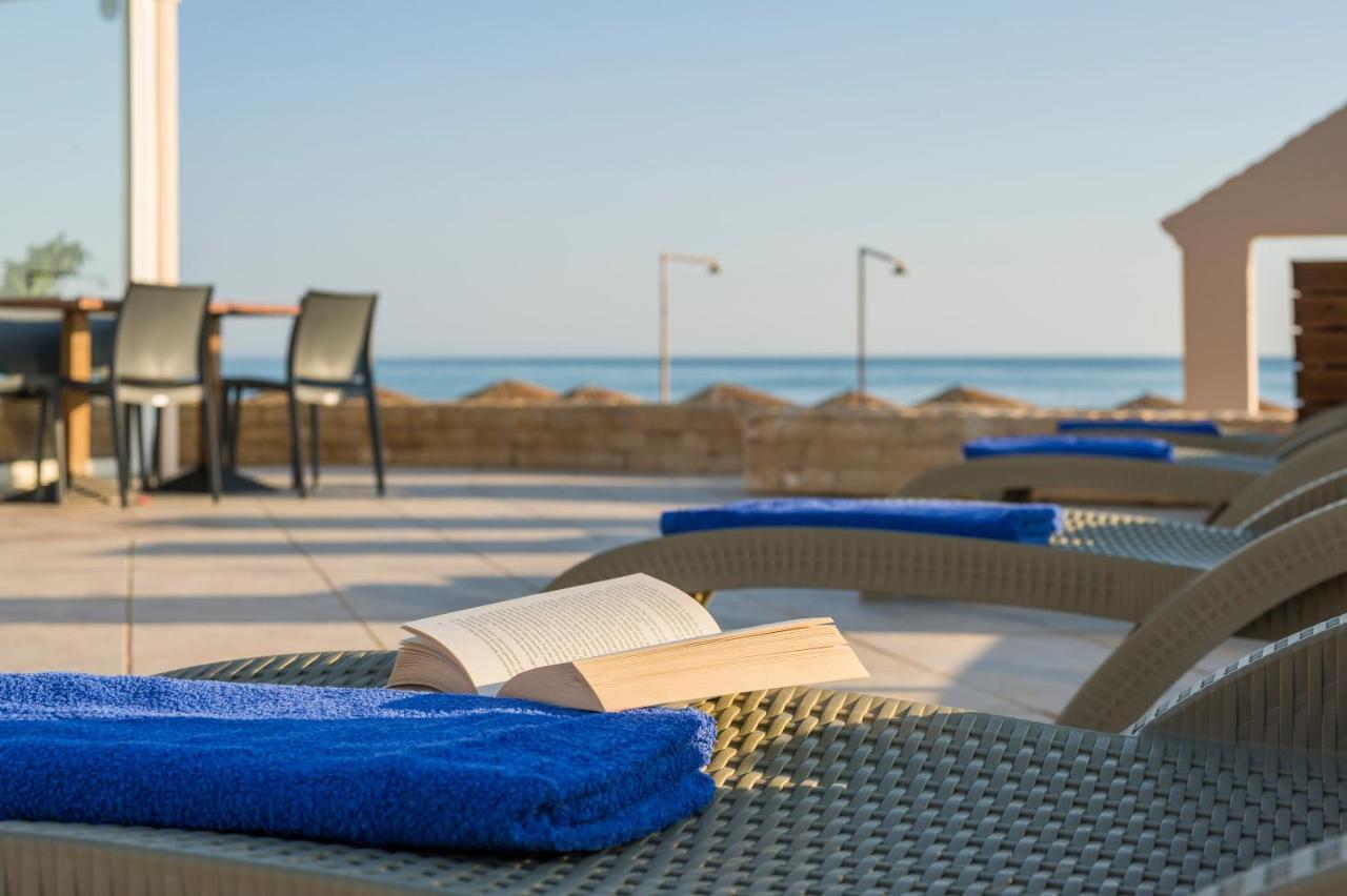 Hotel Caretta Beach Gerani  エクステリア 写真