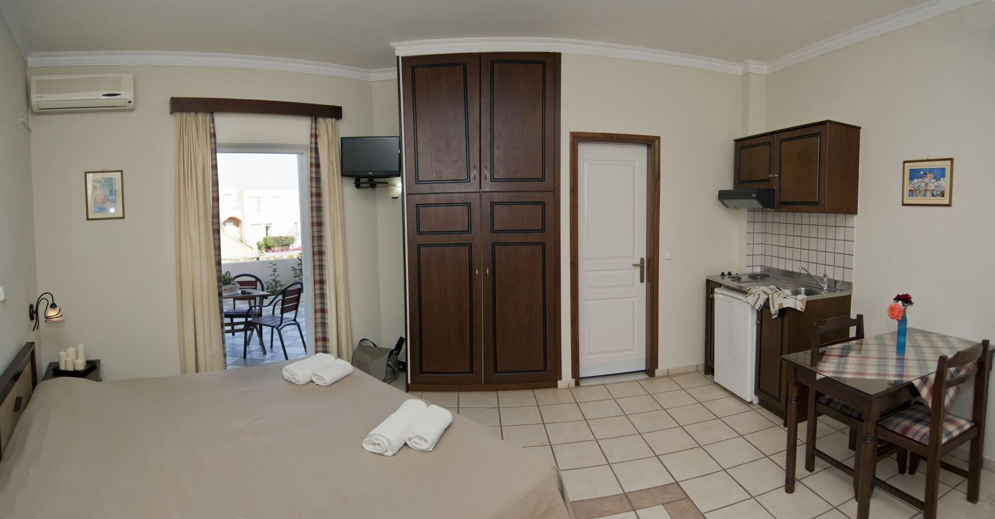 Hotel Caretta Beach Gerani  エクステリア 写真