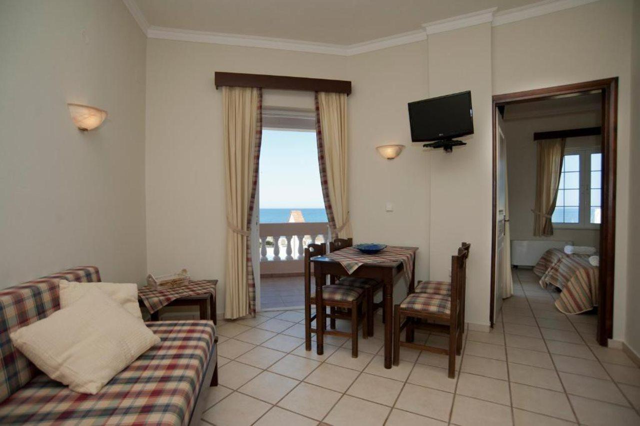 Hotel Caretta Beach Gerani  エクステリア 写真