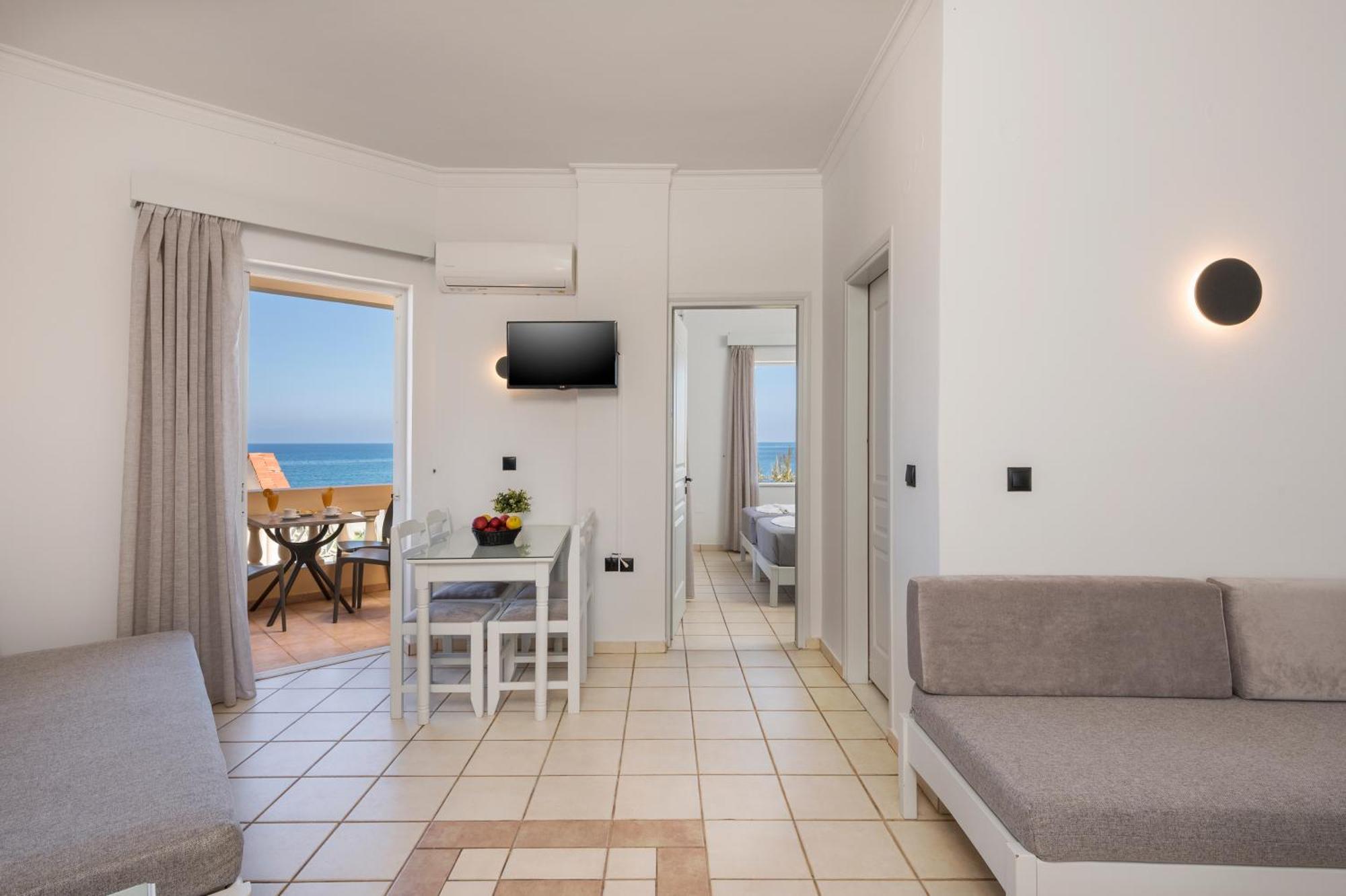 Hotel Caretta Beach Gerani  エクステリア 写真
