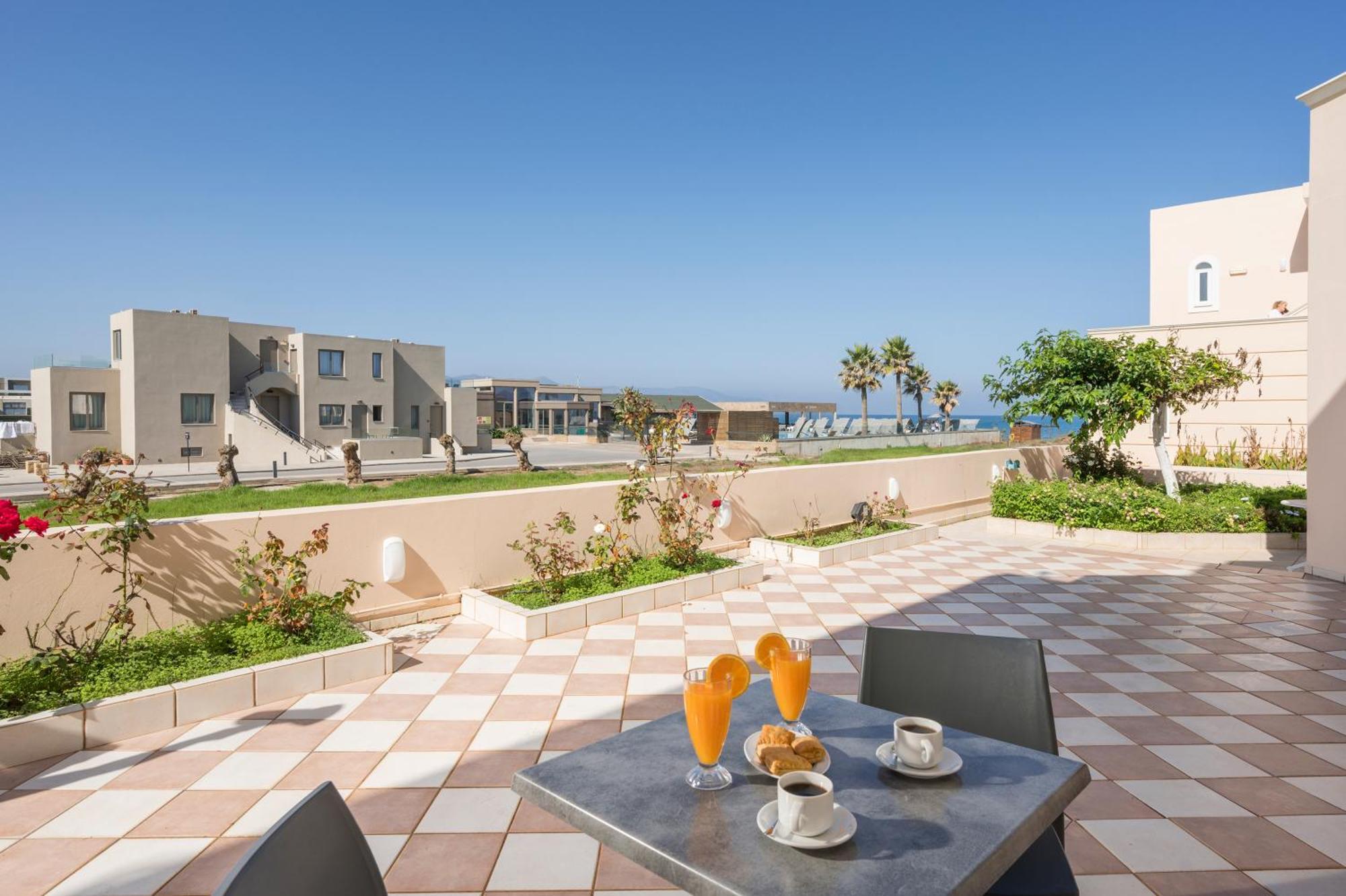 Hotel Caretta Beach Gerani  エクステリア 写真