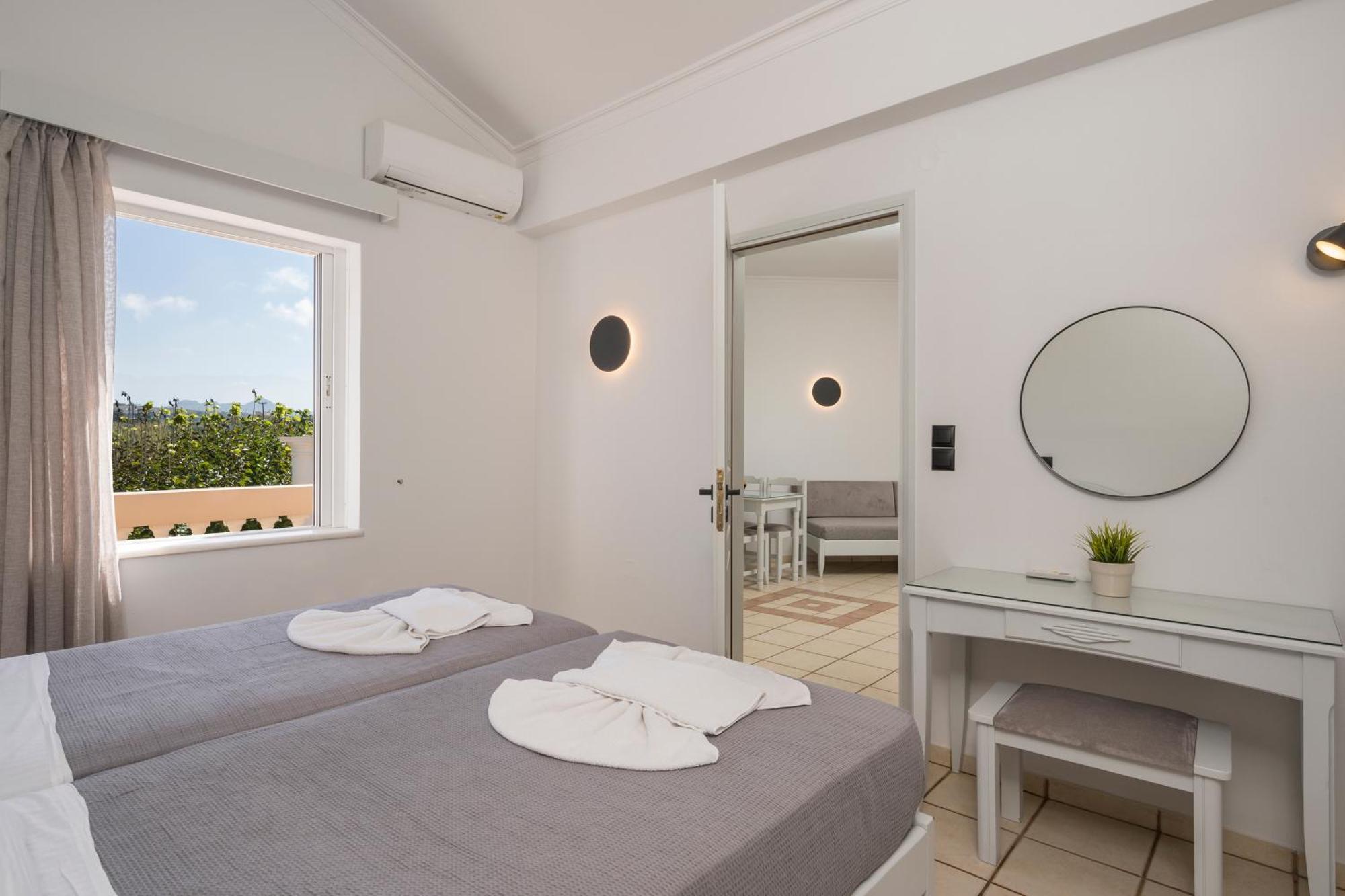 Hotel Caretta Beach Gerani  エクステリア 写真