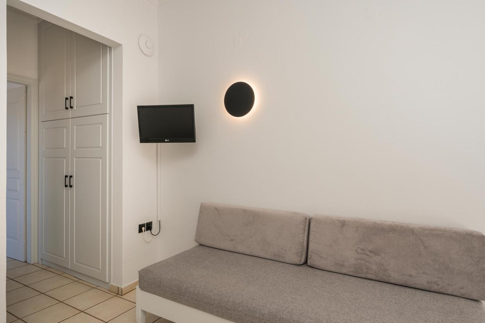 Hotel Caretta Beach Gerani  エクステリア 写真